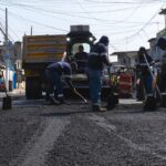 Municipio ejecuta bacheo asfáltico en puntos críticos de la calle Tungurahua