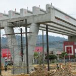 Construcción de paso peatonal en Vía a la Costa tiene un avance del 52%