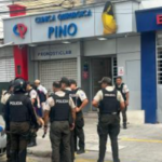 Fin de semana violento en Machala: Asesinan a policía, triple crimen en cancha de fútbol y presos colgados en la cárcel