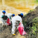 COE ordena el cierre de tres playas de Esmeraldas por la contaminación que deja el derrame de crudo